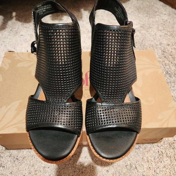 Sofft Black Sandals - Picture 4 of 7